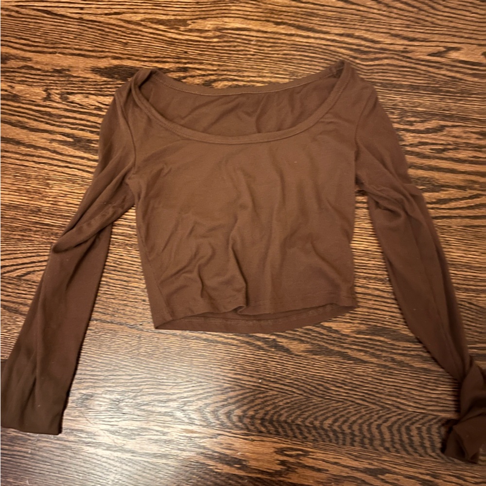 Basic brown cropped long sleeve top